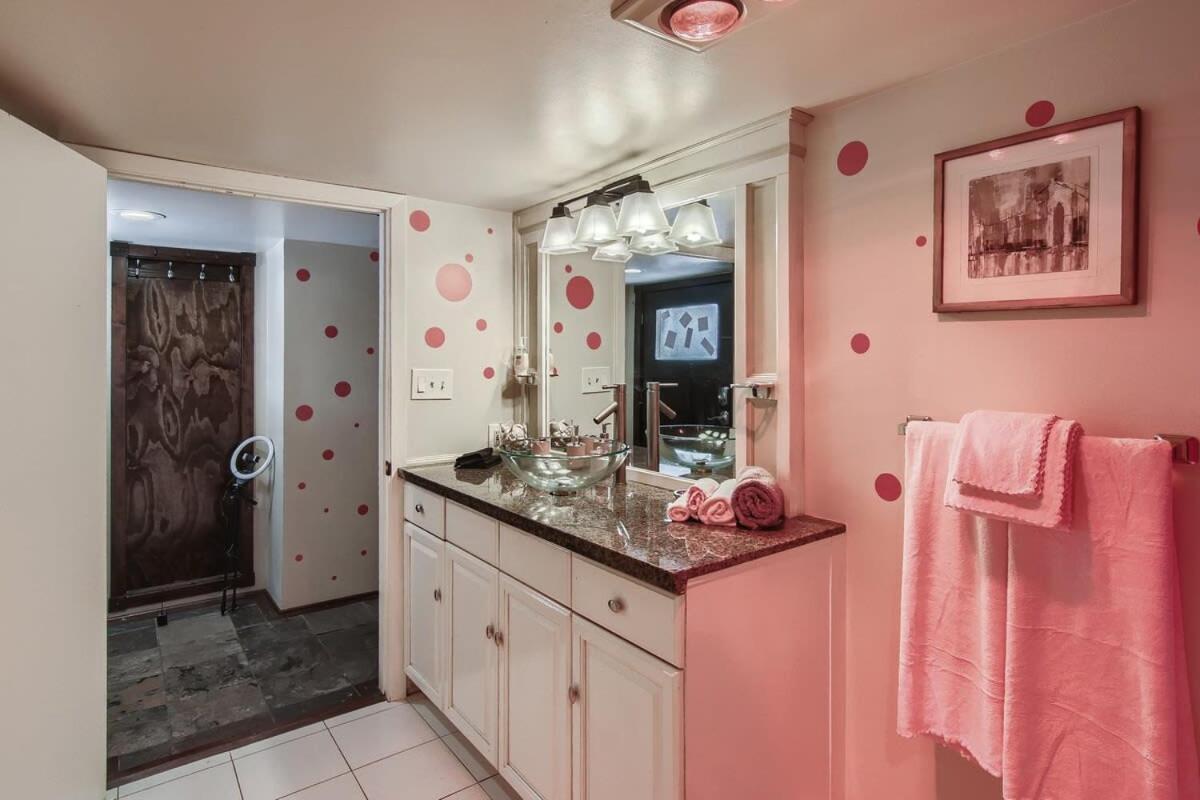 Barbie'S Dream Apt In The City Sacramento Exterior photo