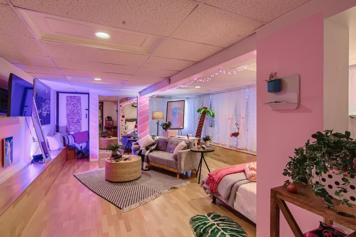 Barbie'S Dream Apt In The City Sacramento Exterior photo