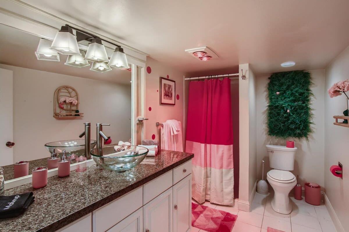 Barbie'S Dream Apt In The City Sacramento Exterior photo